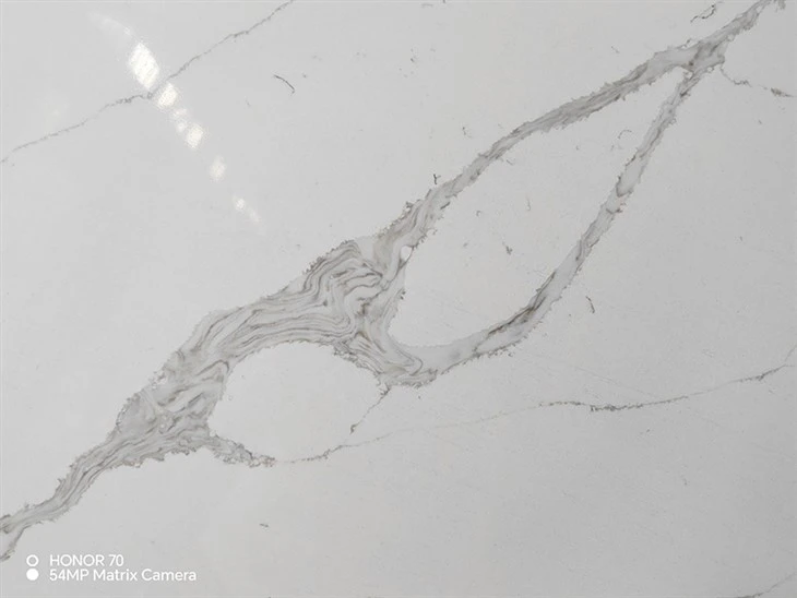 Calacatta Supreme Quartz 01